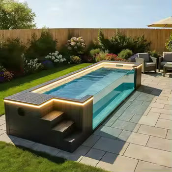 Piscina fuori terra con parete in vetro